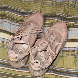 Nike Women's Pink Athletic Shoes